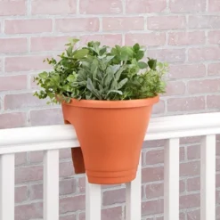 The Lakeside Collection Rail Planters -The Collective Goods GUEST 83acfc93 7798 4032 b127 1c000172dd9b