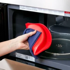 The Lakeside Collection Silicone Egg Omelet Maker Red -The Collective Goods GUEST 930990b4 cab0 4c6a 8949 9f5bbd1e2d60